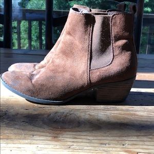 American Eagle brown suede booties size 8